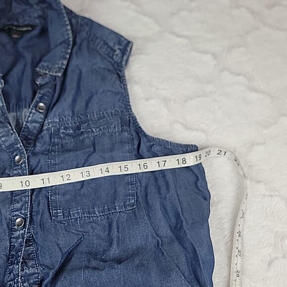 ROCK & REPUBLIC Frayed Denim Sleeveless Button Up Top [SIZE LARGE]‎ - Picture 5 of 5